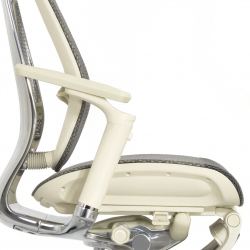 Кресло с подножкой FALTO SPRING 2 (поясничный валик, подлокотн 6D(360), сетка, светлый)